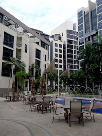 Riverplace Pool side